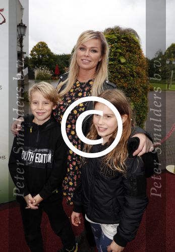 Kaatsheuvel 30 september 2017
Premiere musical in de efteling geschreven door Paul v Loon en Prinses Laurentien. Bridget Maasland met zoon Mees en een vriendinnetje