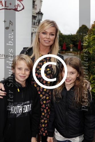 Kaatsheuvel 30 september 2017
Premiere musical in de efteling geschreven door Paul v Loon en Prinses Laurentien. Bridget Maasland met zoon Mees en een vriendinnetje