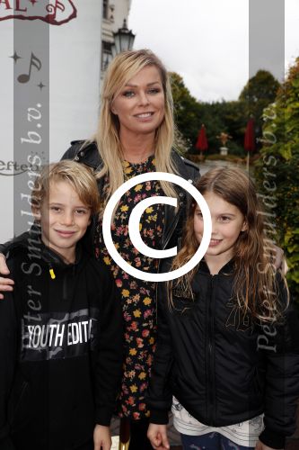 Kaatsheuvel 30 september 2017
Premiere musical in de efteling geschreven door Paul v Loon en Prinses Laurentien. Bridget Maasland met zoon Mees en een vriendinnetje