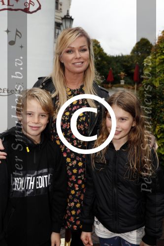 Kaatsheuvel 30 september 2017
Premiere musical in de efteling geschreven door Paul v Loon en Prinses Laurentien. Bridget Maasland met zoon Mees en een vriendinnetje