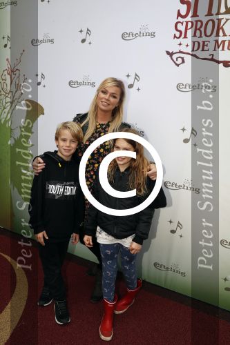 Kaatsheuvel 30 september 2017
Premiere musical in de efteling geschreven door Paul v Loon en Prinses Laurentien. Bridget Maasland met zoon Mees en een vriendinnetje