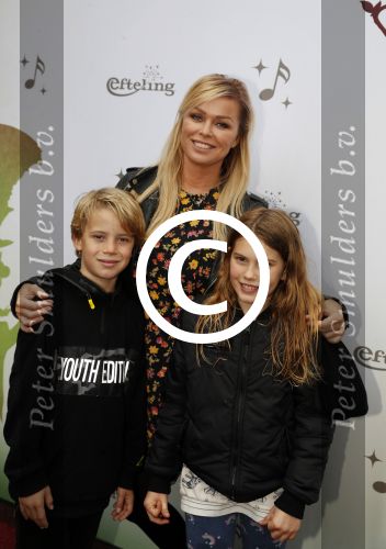 Kaatsheuvel 30 september 2017
Premiere musical in de efteling geschreven door Paul v Loon en Prinses Laurentien. Bridget Maasland met zoon Mees en een vriendinnetje
