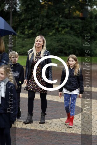 Kaatsheuvel 30 september 2017
Premiere musical in de efteling geschreven door Paul v Loon en Prinses Laurentien. Bridget Maasland met zoon Mees en een vriendinnetje