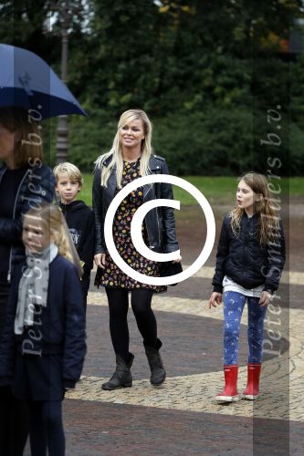 Kaatsheuvel 30 september 2017
Premiere musical in de efteling geschreven door Paul v Loon en Prinses Laurentien. Bridget Maasland met zoon Mees en een vriendinnetje
