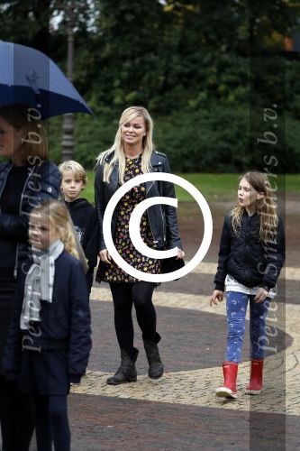 Kaatsheuvel 30 september 2017
Premiere musical in de efteling geschreven door Paul v Loon en Prinses Laurentien. Bridget Maasland met zoon Mees en een vriendinnetje