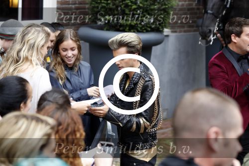 Amsterdam 25 september 2017 
Holly Mae Brood, Martijn Fischer, Yolanthe Sneijder-Cabau, Buddy Vedder, Danny de Munk, Glennis Grace en Carlo Boszhard tijdens de castpresentatie van de Christmas Show 2017 in hotel The Grand. Ruben Nicolai presenteert het.