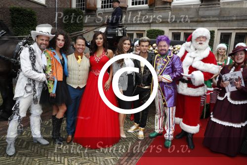 Amsterdam 25 september 2017 
Holly Mae Brood, Martijn Fischer, Yolanthe Sneijder-Cabau, Buddy Vedder, Danny de Munk, Glennis Grace en Carlo Boszhard tijdens de castpresentatie van de Christmas Show 2017 in hotel The Grand. Ruben Nicolai presenteert het.