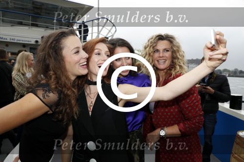 Amsterdam 28 september 2017
Castpresentaie van de Spa ( net 5 serie). De cast bestaat uit Annette Barlo Mattijn Hartemink Eva Marie v d Waal Rein v DuivenbodenDavy Eduard King Juvat Westendorp Beau Schneider Lara Leijs Nzinga Sordam en Eva Bartels.