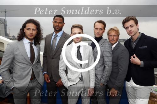 Amsterdam 28 september 2017
Castpresentaie van de Spa ( net 5 serie). De cast bestaat uit Annette Barlo Mattijn Hartemink Eva Marie v d Waal Rein v DuivenbodenDavy Eduard King Juvat Westendorp Beau Schneider Lara Leijs Nzinga Sordam en Eva Bartels.