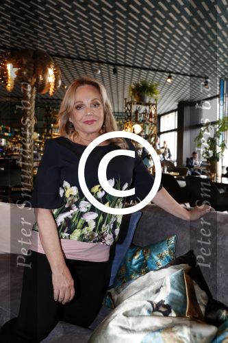 Amsterdam 25 september 2017 
Charlene Tilton wordt voor story geinterviewd door Annette de Vries. Charlene speelde Lucy in Dynasty