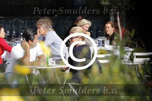 Amsterdam 27 september 2017   
Connie Witteman met zoon Marvin Breukhoven op terras