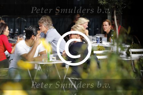 Amsterdam 27 september 2017   
Connie Witteman met zoon Marvin Breukhoven op terras