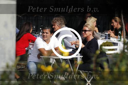 Amsterdam 27 september 2017   
Connie Witteman met zoon Marvin Breukhoven op terras