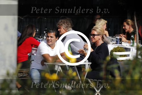 Amsterdam 27 september 2017   
Connie Witteman met zoon Marvin Breukhoven op terras