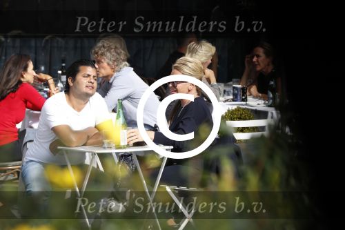 Amsterdam 27 september 2017   
Connie Witteman met zoon Marvin Breukhoven op terras