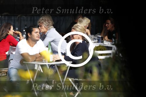 Amsterdam 27 september 2017   
Connie Witteman met zoon Marvin Breukhoven op terras