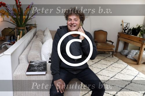 Amsterdam 25 september 2017 
Dirk Zeelenberg wordt in zijn huis geinterviewd door Catherine Keyl
