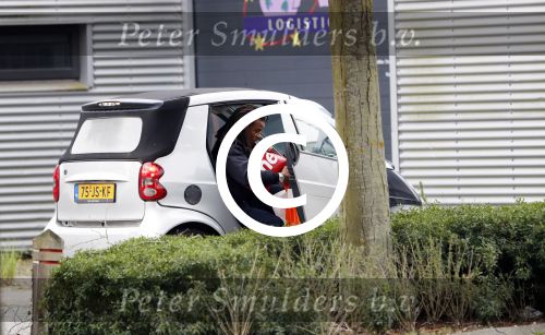 Amsterdam 22 september 2017 
Edgar Davids stapt uit auto van een (zijn) vriendin.