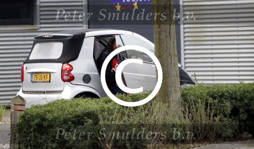 Amsterdam 22 september 2017 
Edgar Davids stapt uit auto van een (zijn) vriendin.
