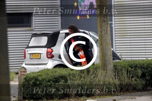 Amsterdam 22 september 2017 
Edgar Davids stapt uit auto van een (zijn) vriendin.