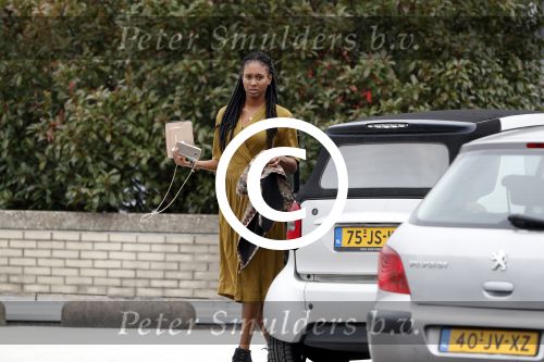 Amsterdam 22 september 2017 
Edgar Davids stapt uit auto van een (zijn) vriendin.