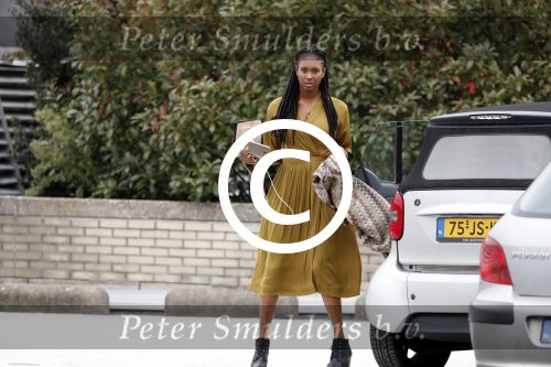 Amsterdam 22 september 2017 
Edgar Davids stapt uit auto van een (zijn) vriendin.