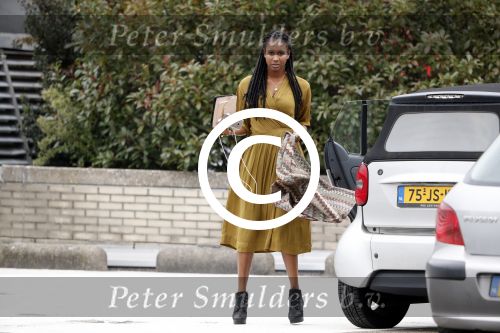 Amsterdam 22 september 2017 
Edgar Davids stapt uit auto van een (zijn) vriendin.