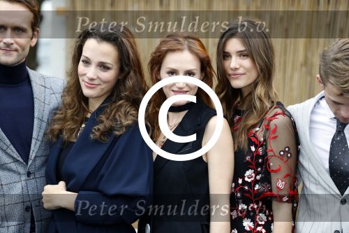 Amsterdam 28 september 2017
Castpresentaie van de Spa ( net 5 serie). De cast bestaat uit Annette Barlo Mattijn Hartemink Eva Marie v d Waal Rein v DuivenbodenDavy Eduard King Juvat Westendorp Beau Schneider Lara Leijs Nzinga Sordam en Eva Bartels.
