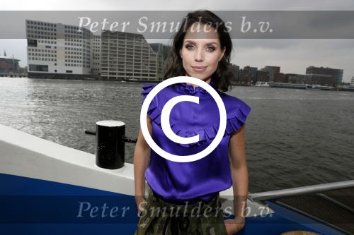 Amsterdam 28 september 2017
Castpresentaie van de Spa ( net 5 serie). De cast bestaat uit Annette Barlo Mattijn Hartemink Eva Marie v d Waal Rein v DuivenbodenDavy Eduard King Juvat Westendorp Beau Schneider Lara Leijs Nzinga Sordam en Eva Bartels.