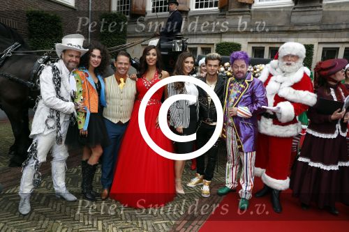 Amsterdam 25 september 2017 
Holly Mae Brood, Martijn Fischer, Yolanthe Sneijder-Cabau, Buddy Vedder, Danny de Munk, Glennis Grace en Carlo Boszhard tijdens de castpresentatie van de Christmas Show 2017 in hotel The Grand. Ruben Nicolai presenteert het.