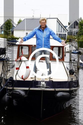 Henny Huisman op zijn boot
