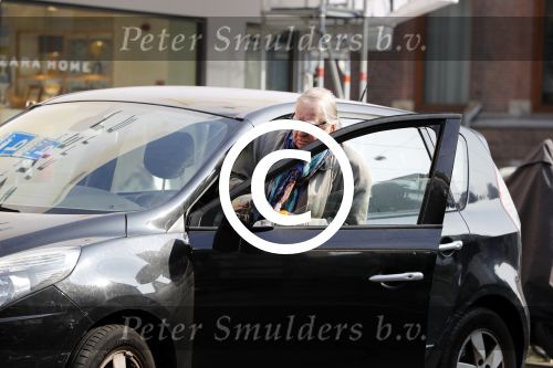 Amsterdam 27 september 2017   
Huub Oosterhuis stapt in zijn auto
