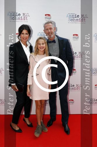 Amsterdam 24 september 2017
Premiere Annie MG Schmidt was getekend in het nieuwe de la mar. isa Hoes met dochter vlinder en broer Onno Hoes