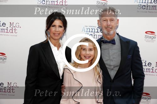 Amsterdam 24 september 2017
Premiere Annie MG Schmidt was getekend in het nieuwe de la mar. isa Hoes met dochter vlinder en broer Onno Hoes