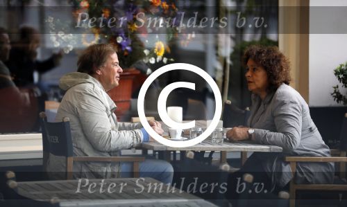 Amsterdam 30 september 2017
Ivo Niehe met een kennis op terras
