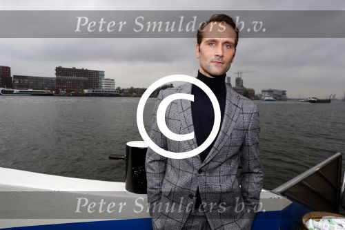 Amsterdam 28 september 2017
Castpresentaie van de Spa ( net 5 serie). De cast bestaat uit Annette Barlo Mattijn Hartemink Eva Marie v d Waal Rein v DuivenbodenDavy Eduard King Juvat Westendorp Beau Schneider Lara Leijs Nzinga Sordam en Eva Bartels.