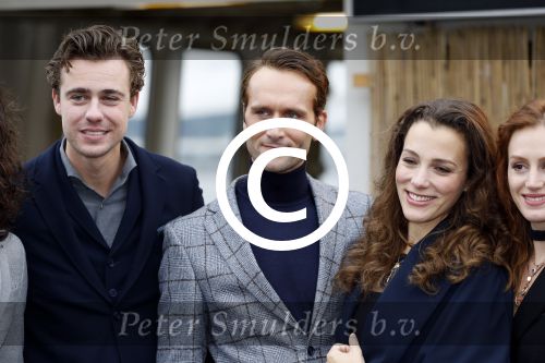 Amsterdam 28 september 2017
Castpresentaie van de Spa ( net 5 serie). De cast bestaat uit Annette Barlo Mattijn Hartemink Eva Marie v d Waal Rein v DuivenbodenDavy Eduard King Juvat Westendorp Beau Schneider Lara Leijs Nzinga Sordam en Eva Bartels.