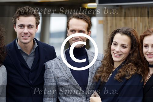 Amsterdam 28 september 2017
Castpresentaie van de Spa ( net 5 serie). De cast bestaat uit Annette Barlo Mattijn Hartemink Eva Marie v d Waal Rein v DuivenbodenDavy Eduard King Juvat Westendorp Beau Schneider Lara Leijs Nzinga Sordam en Eva Bartels.