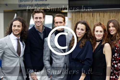 Amsterdam 28 september 2017
Castpresentaie van de Spa ( net 5 serie). De cast bestaat uit Annette Barlo Mattijn Hartemink Eva Marie v d Waal Rein v DuivenbodenDavy Eduard King Juvat Westendorp Beau Schneider Lara Leijs Nzinga Sordam en Eva Bartels.