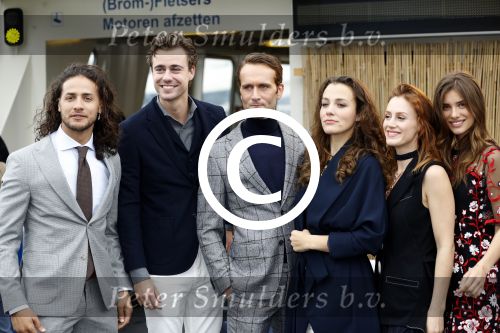 Amsterdam 28 september 2017
Castpresentaie van de Spa ( net 5 serie). De cast bestaat uit Annette Barlo Mattijn Hartemink Eva Marie v d Waal Rein v DuivenbodenDavy Eduard King Juvat Westendorp Beau Schneider Lara Leijs Nzinga Sordam en Eva Bartels.