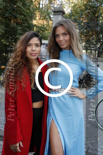 Amsterdam 24 september 2017
Opening expositie Kim Feenstra bij siematic keukens. Kim met haar zus