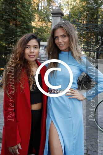 Amsterdam 24 september 2017
Opening expositie Kim Feenstra bij siematic keukens. Kim met haar zus