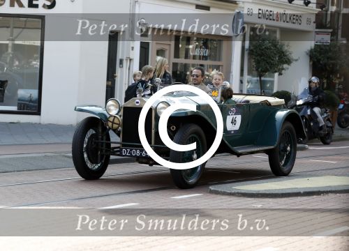 Amsterdam 27 september 2017   
Marco Geeratz met zijn zoon en een vriendje in zijn oldtimer Cabrio