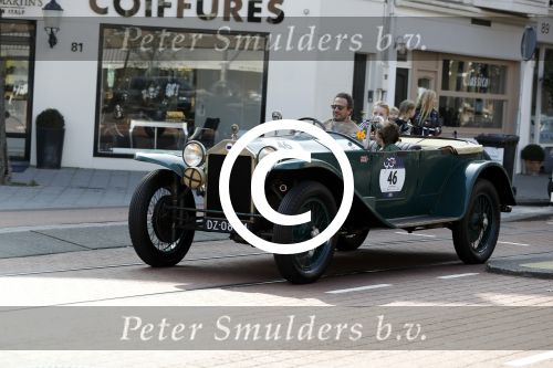 Amsterdam 27 september 2017   
Marco Geeratz met zijn zoon en een vriendje in zijn oldtimer Cabrio