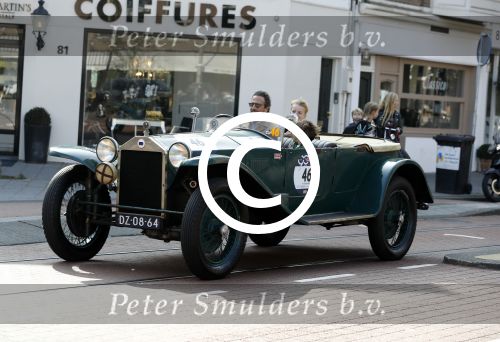 Amsterdam 27 september 2017   
Marco Geeratz met zijn zoon en een vriendje in zijn oldtimer Cabrio