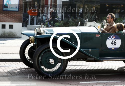Amsterdam 27 september 2017   
Marco Geeratz met zijn zoon en een vriendje in zijn oldtimer Cabrio