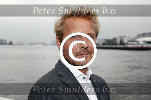 Amsterdam 28 september 2017
Castpresentaie van de Spa ( net 5 serie). De cast bestaat uit Annette Barlo Mattijn Hartemink Eva Marie v d Waal Rein v DuivenbodenDavy Eduard King Juvat Westendorp Beau Schneider Lara Leijs Nzinga Sordam en Eva Bartels.