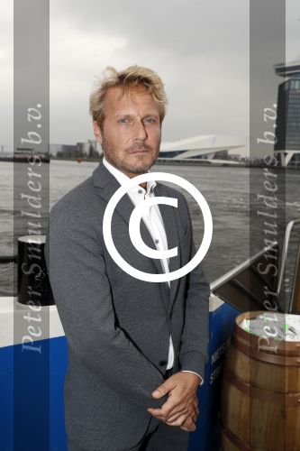 Amsterdam 28 september 2017
Castpresentaie van de Spa ( net 5 serie). De cast bestaat uit Annette Barlo Mattijn Hartemink Eva Marie v d Waal Rein v DuivenbodenDavy Eduard King Juvat Westendorp Beau Schneider Lara Leijs Nzinga Sordam en Eva Bartels.