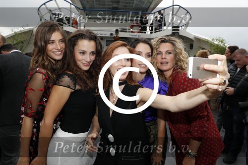 Amsterdam 28 september 2017
Castpresentaie van de Spa ( net 5 serie). De cast bestaat uit Annette Barlo Mattijn Hartemink Eva Marie v d Waal Rein v DuivenbodenDavy Eduard King Juvat Westendorp Beau Schneider Lara Leijs Nzinga Sordam en Eva Bartels.