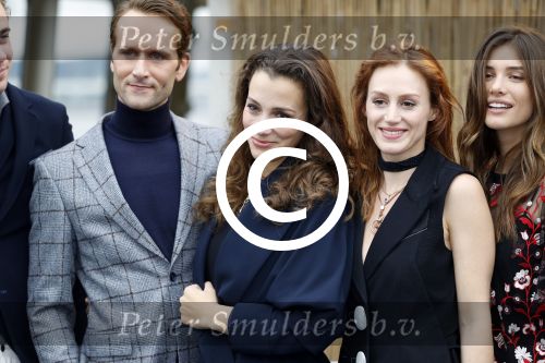 Amsterdam 28 september 2017
Castpresentaie van de Spa ( net 5 serie). De cast bestaat uit Annette Barlo Mattijn Hartemink Eva Marie v d Waal Rein v DuivenbodenDavy Eduard King Juvat Westendorp Beau Schneider Lara Leijs Nzinga Sordam en Eva Bartels.